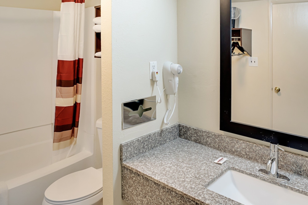 Red Roof Inn Indianapolis Castleton - photo 17