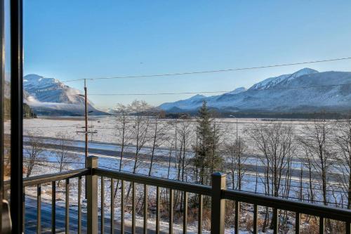Cozy Retreat With Breath Taking Views 303 21428749 — Juneau