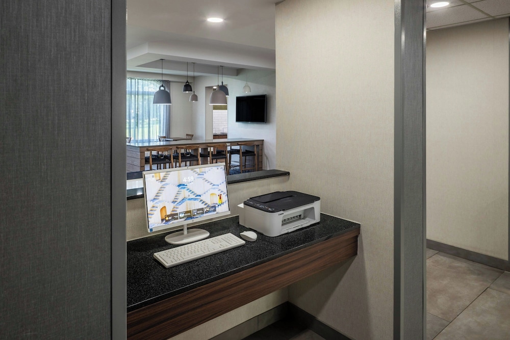 Fairfield Inn & Suites by Marriott Butler - photo 23