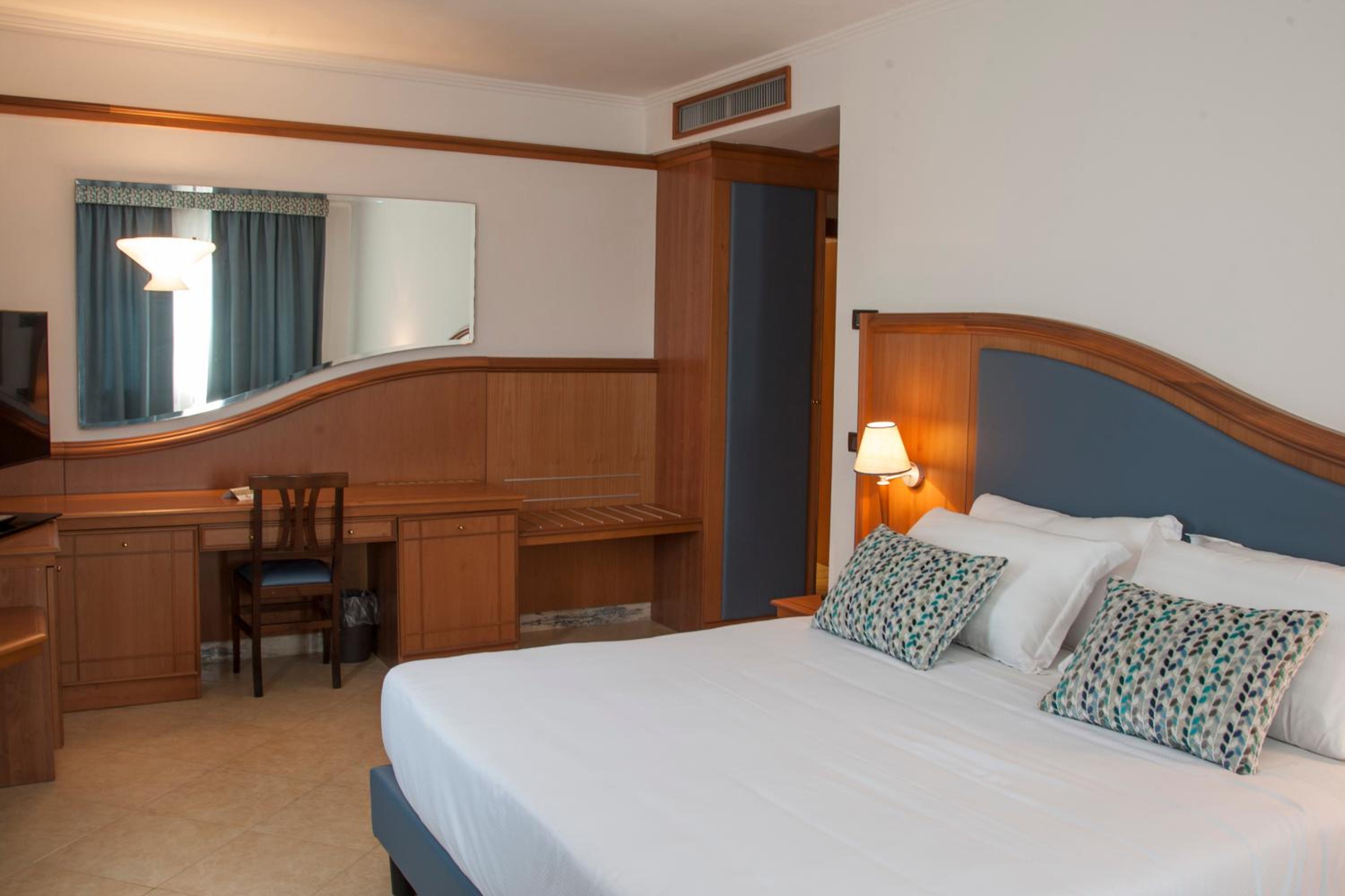 Hotel Centrale — Sabaudia — photo 2