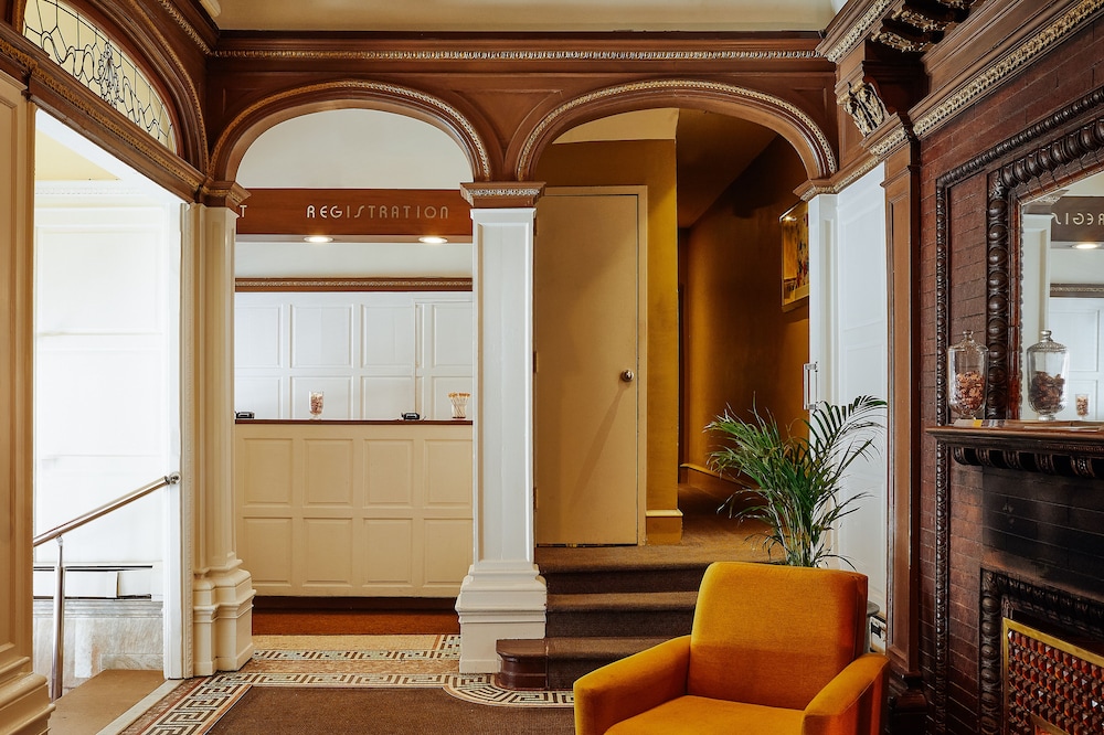 Alexander Inn - photo 2