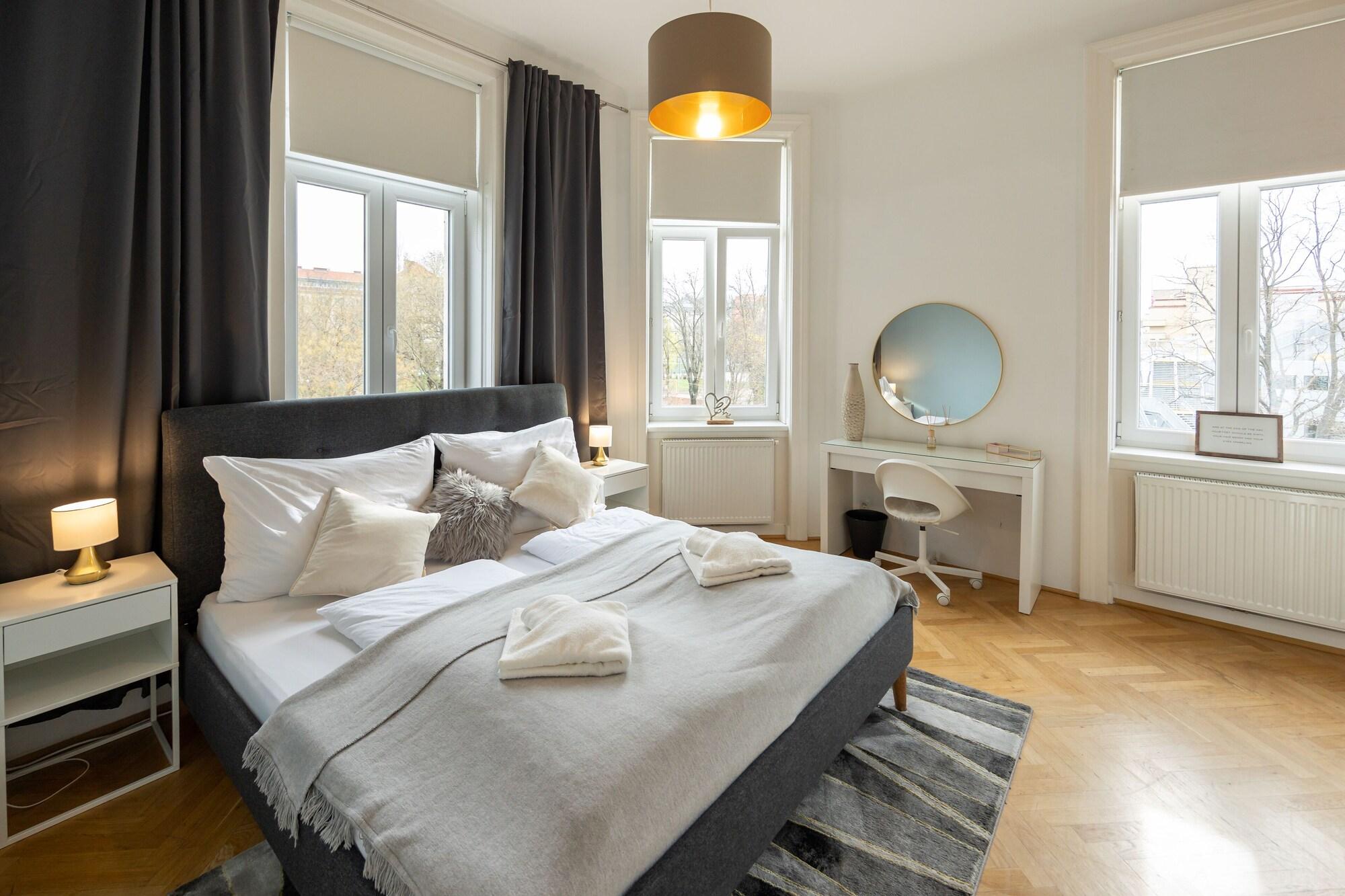 Turquoise inspired deluxe centrally located — 4-Star Luxury Hotel in Vienna, Austria