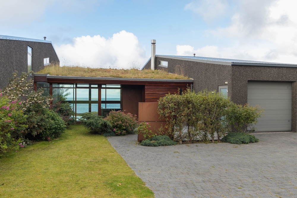 Reykjavík Luxury House By the seaside — 4-Star Luxury Hotel in Reykjavik, Iceland