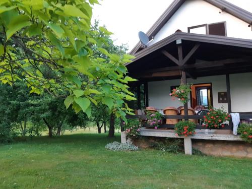 Pure Nature - carbon neutral hotel in Visoko