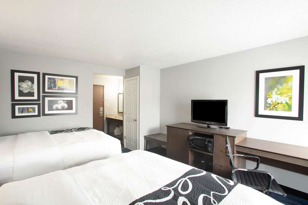 La Quinta Inn by Wyndham St. Louis Hazelwood Airport North - photo 23