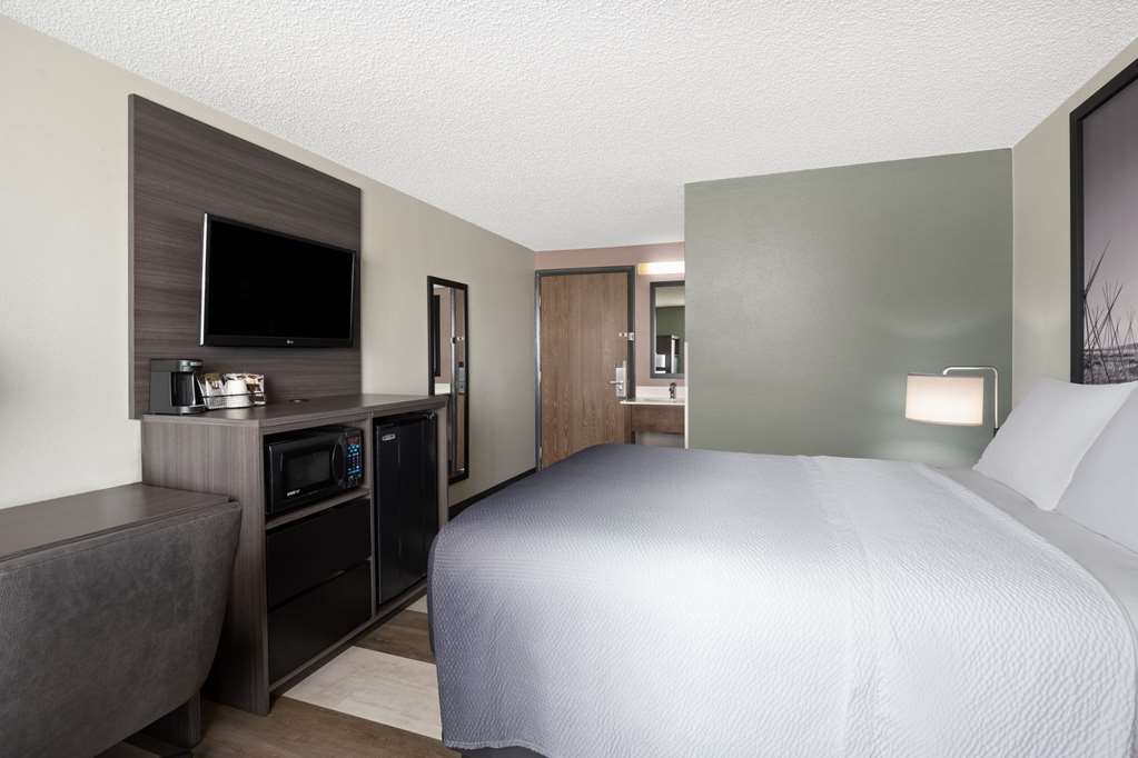 Super 8 by Wyndham Conrad - photo 21