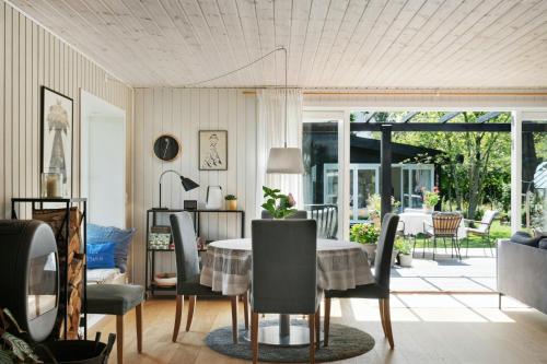 Elegant And Personal Style In Holløselund - carbon neutral hotel in Unknown City