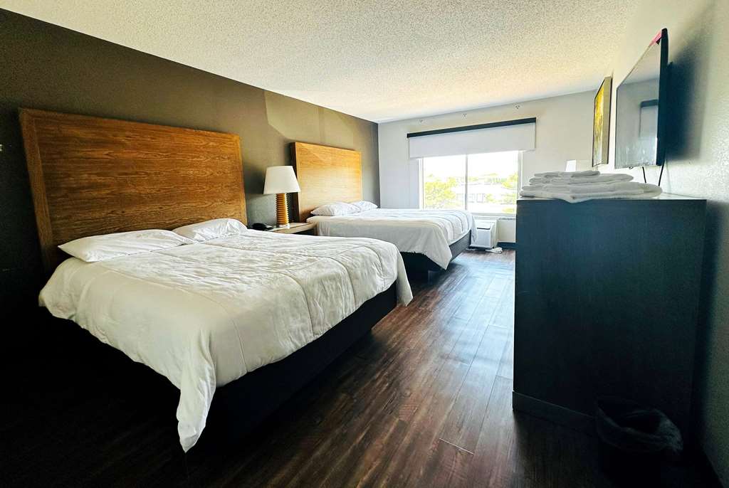 Baymont Inn and Suites by Wyndham Columbus Near OSU - photo 23