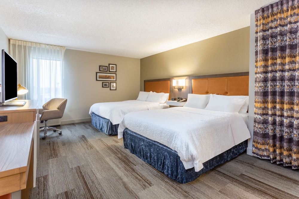 Hampton Inn Cedar Rapids - photo 2
