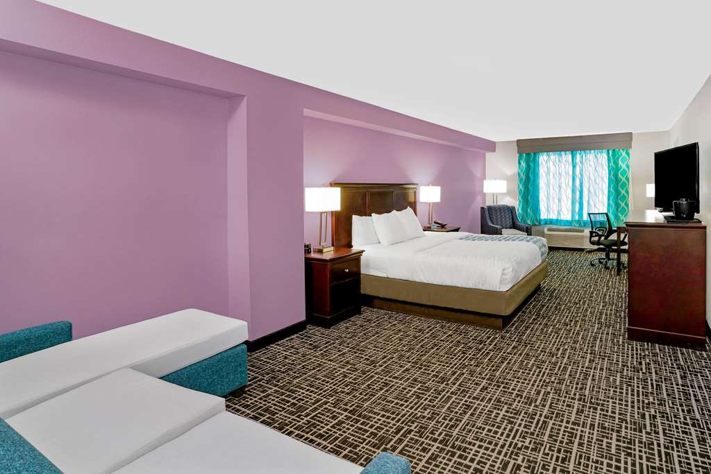 La Quinta Inn & Suites by Wyndham Cookeville - photo 16