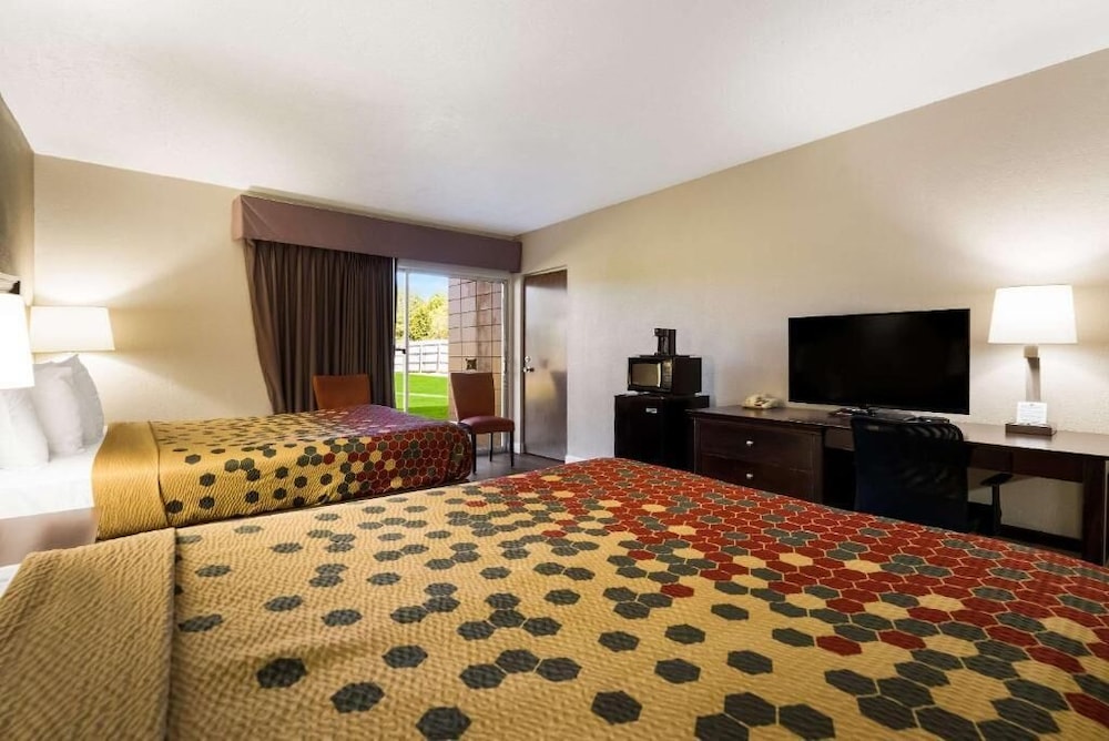 Perry Inn & Suites National Fairground I 75 - photo 24