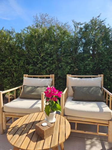 Bed and Breakfast Bij ons in het bos — 4-Star Luxury Hotel in Bergen Op Zoom, Netherlands