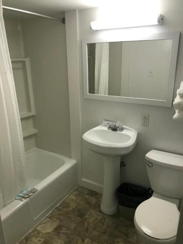 The Admiral Hotel Motel - photo 140