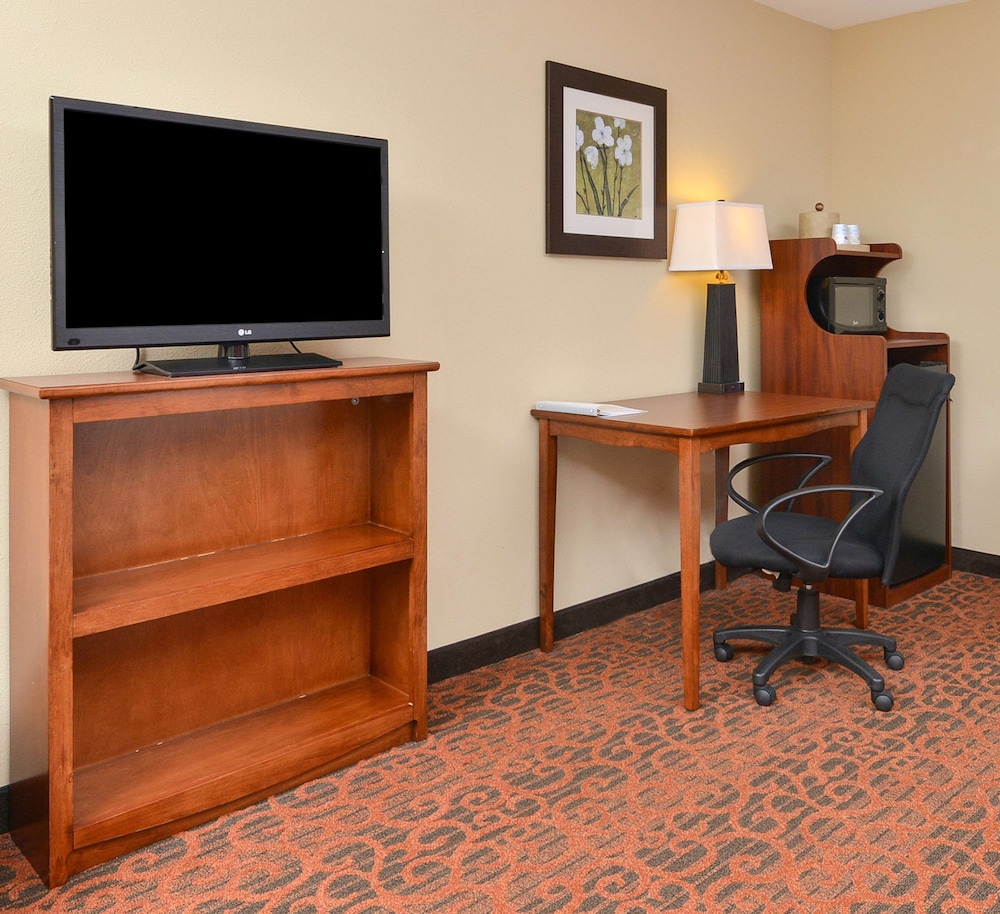 Hampton Inn Muscatine - photo 19