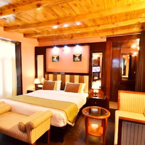 Hotel Legacy in Naini Tal, India