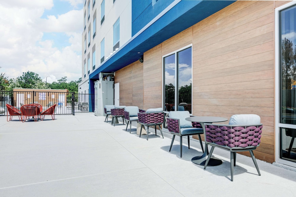 Hampton Inn & Suites by Hilton Shenandoah The Woodlands - photo 36