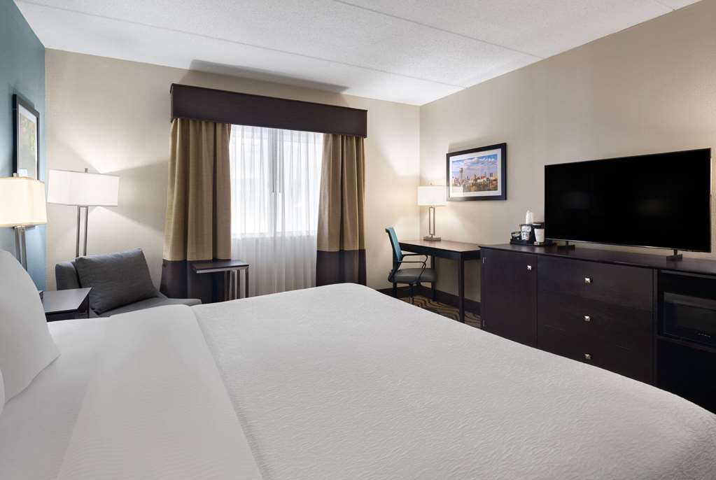 La Quinta Inn & Suites by Wyndham Knoxville Airport - photo 20