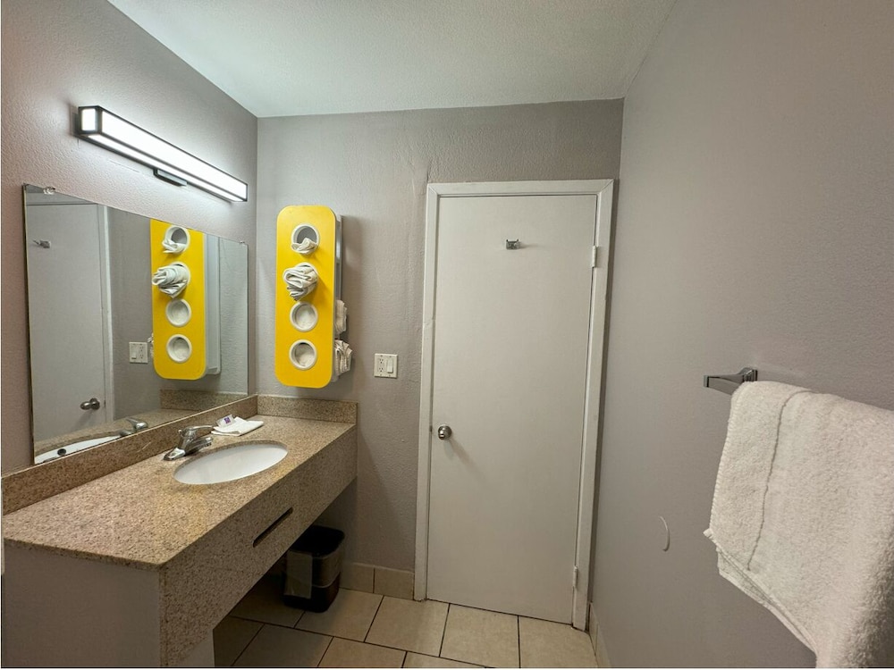 Motel 6 Janesville WI - photo 13