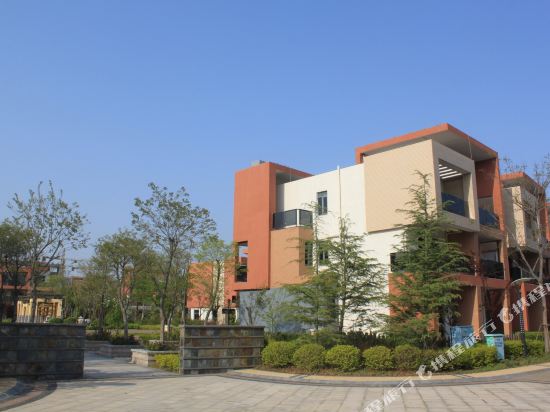 Baolong Holiday Hotel in Haiyang, People's Republic of China