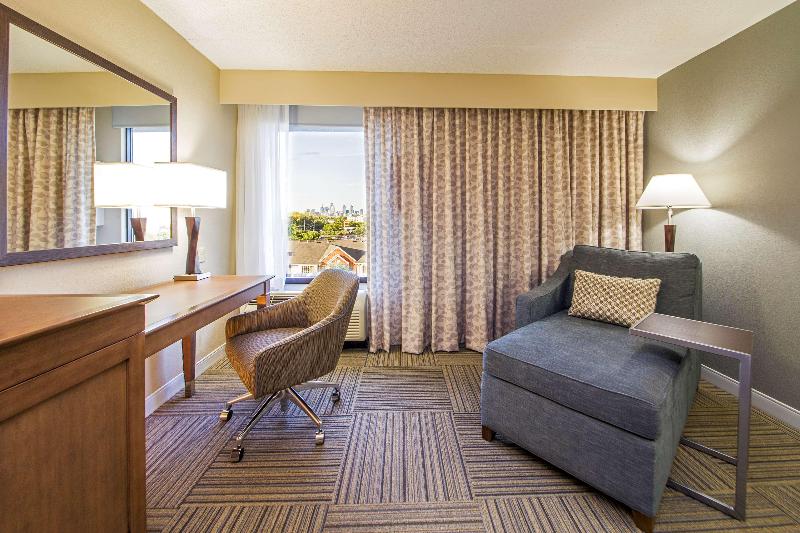 Hampton Inn Philadelphia International Airport - photo 10