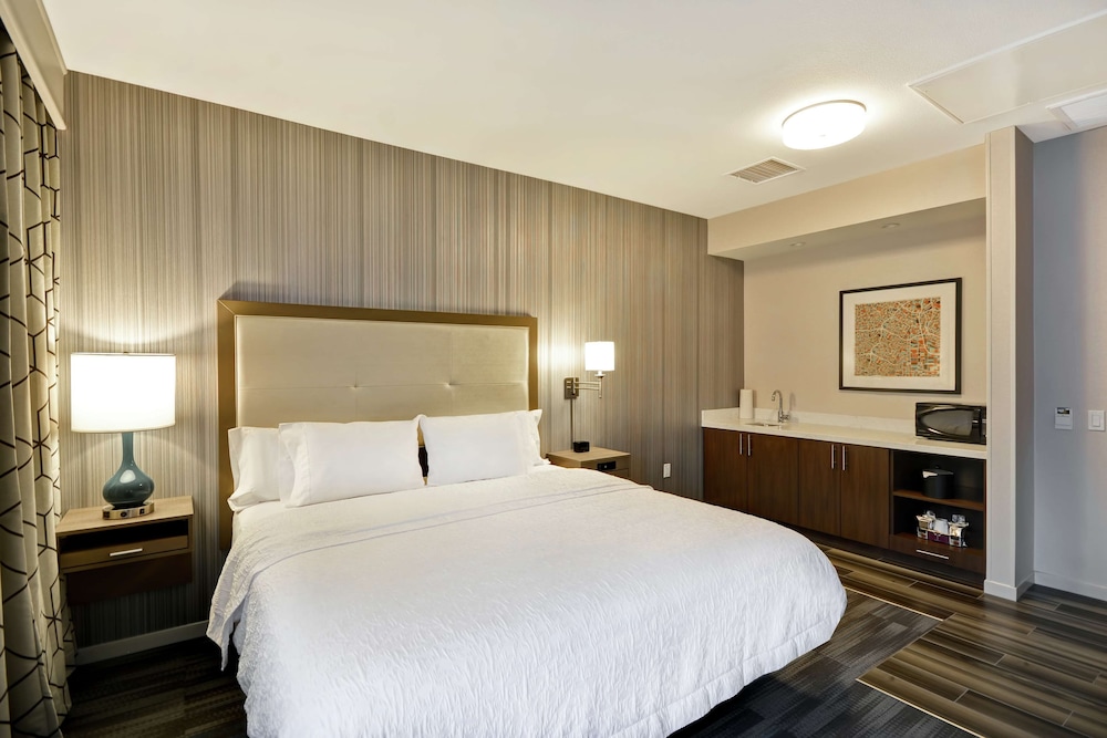 Hampton Inn & Suites Los Angeles Burbank Airport - photo 14