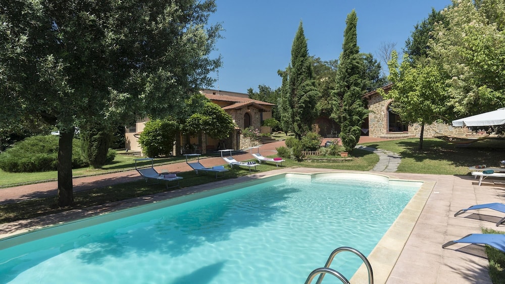 Villa Joy 6 Emma Villas — 4-Star Luxury Hotel in Foiano Della Chiana, Italy