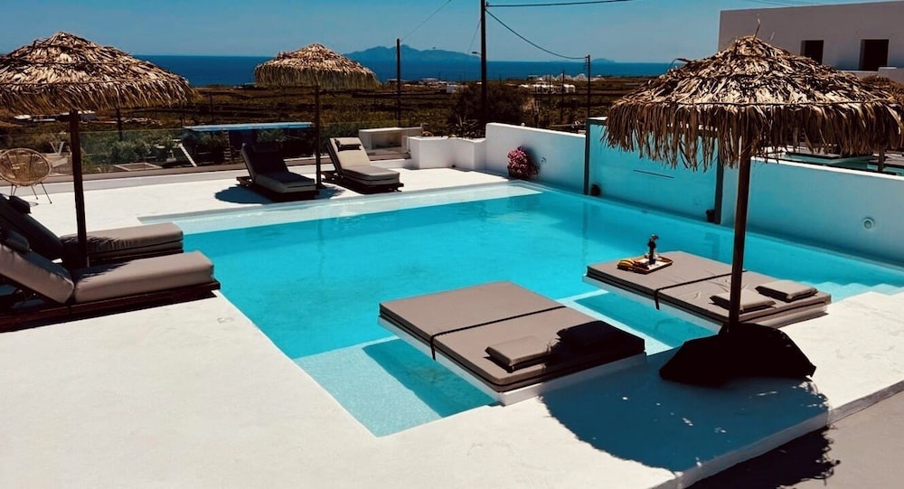 The Vine Suites - carbon neutral hotel in Fira
