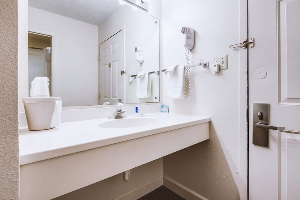 Coratel Inn & Suites by Jasper McCook - photo 21