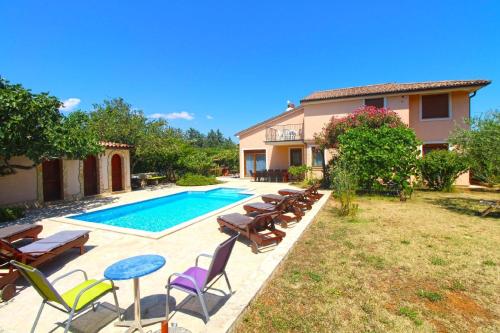 Family friendly house with a swimming pool Liznjan Medulin 20798 — 4-Star Luxury Hotel in Liznjan, Croatia