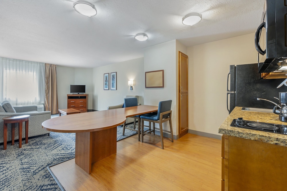 Candlewood Suites Indianapolis East by IHG - photo 13