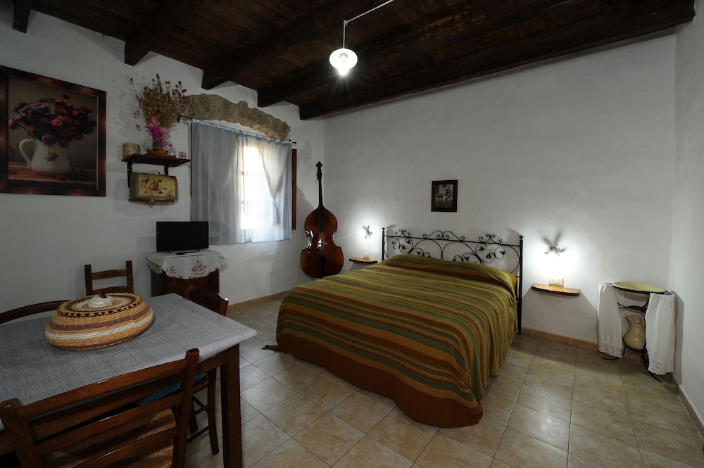 Locanda La Rosa pet-friendly hotel Pauli Arbarei