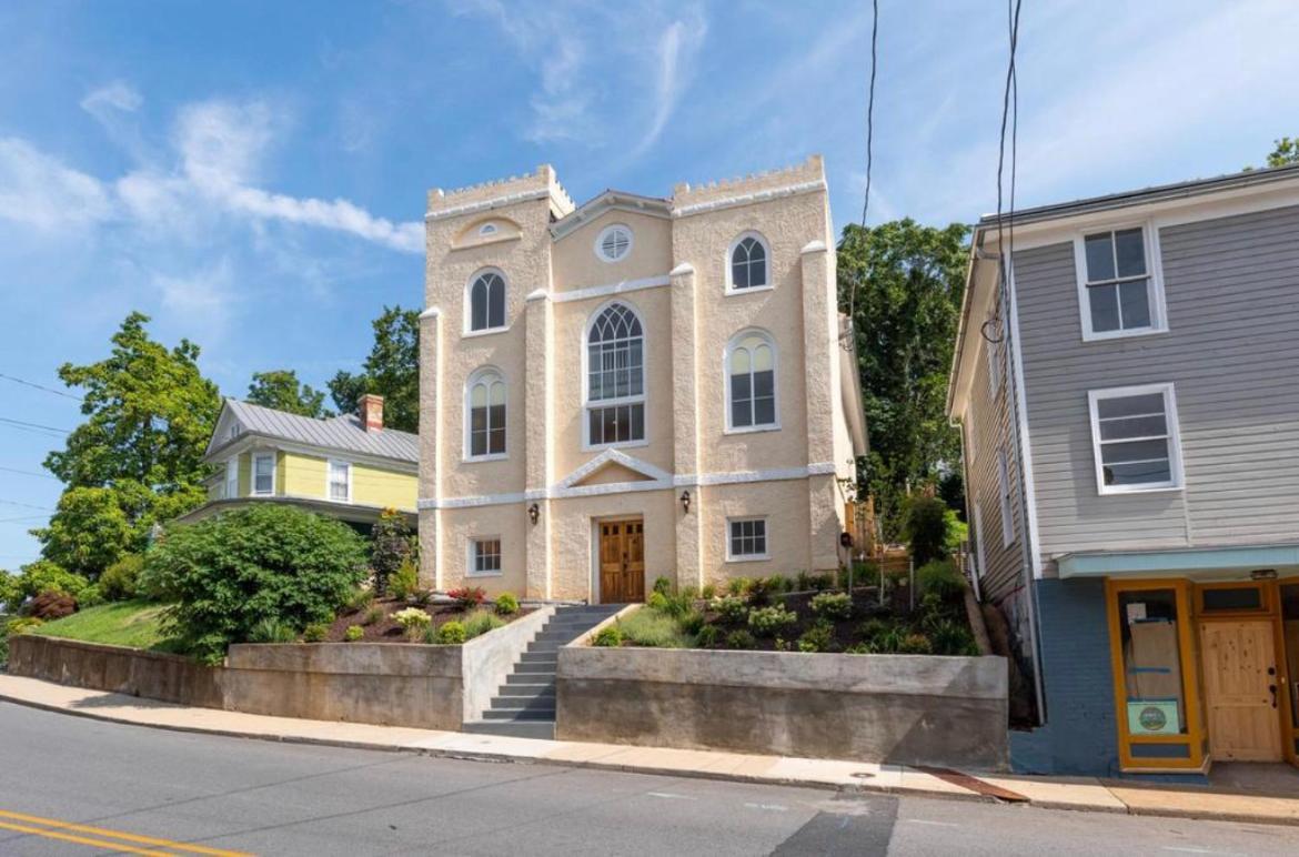 The Sanctuary:Downtown Staunton — hotel in Staunton