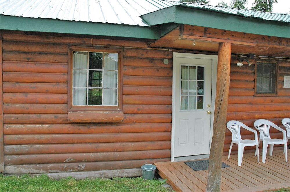 Gwin's Lodge & Roadhouse Est. 1952 - photo 11