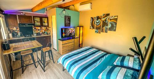 Maisonnette Jacuzzi & Piscine - carbon neutral hotel in Sussargues