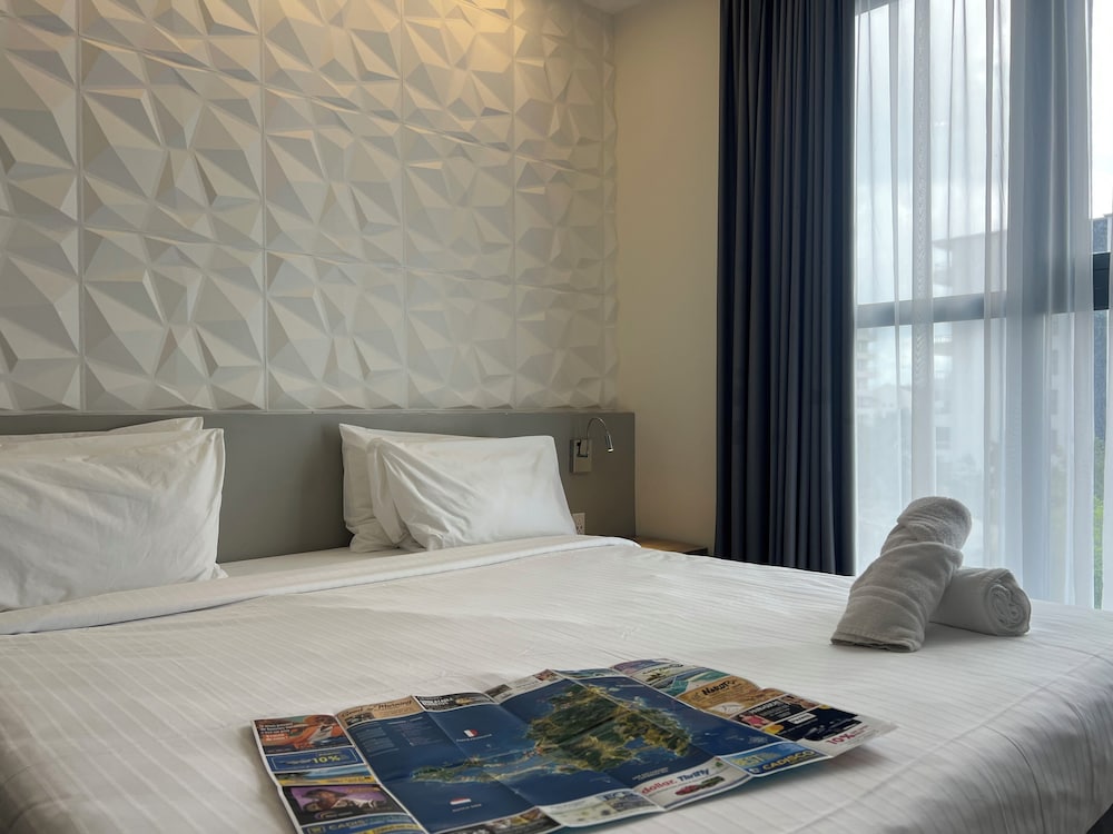 Adonis Cupecoy in Philipsburg, Sint Maarten