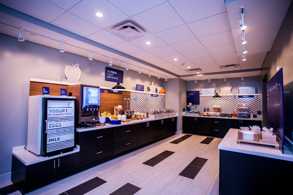 Holiday Inn Express & Suites Rehoboth Beach by IHG - photo 40