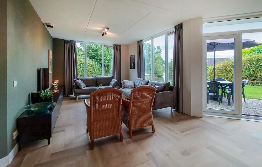 Amazing Home In Vlagtwedde With Jacuzzi — 4-Star Luxury Hotel in Vlagtwedde, Netherlands