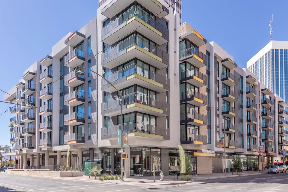 Landing Apartments near Tucson Convention Center — 4-Star Luxury Hotel in Tucson, United States