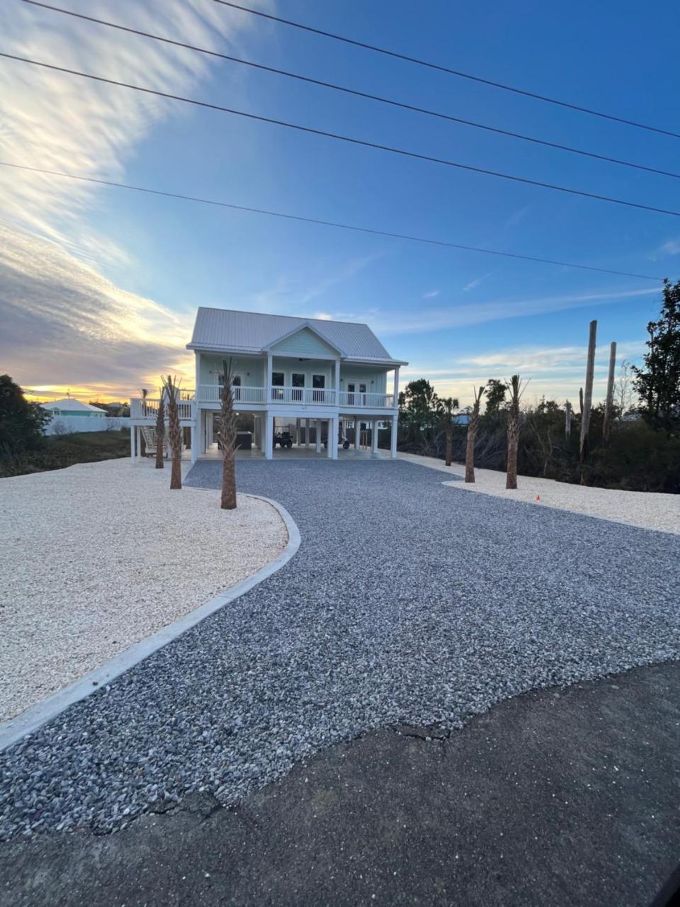 Emerald Coast Retreat 2 4person golf carts large swim spa included — hotel in Mexico Beach