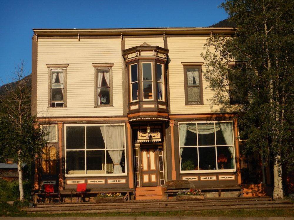 Mine Shaft Inn Hotel & Hostel - photo 7