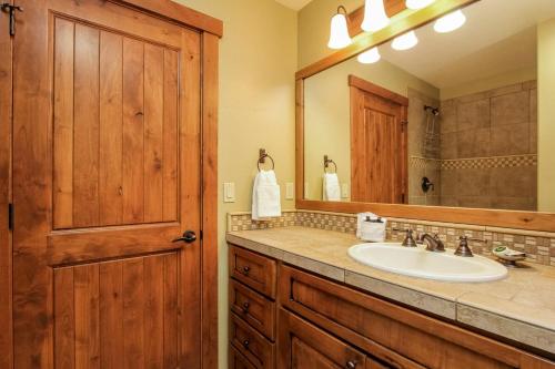 Discovery Chalet 374 at Tamarack Resort by Casago McCall Donerightmanagement - photo 10
