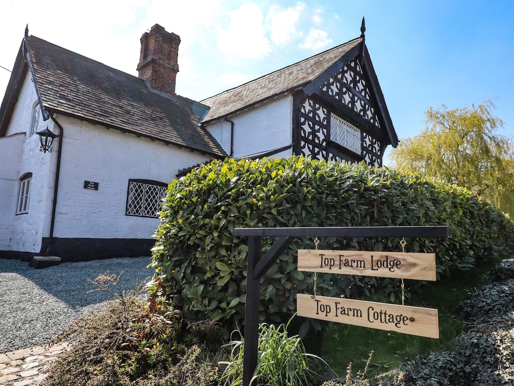 Top Farm House — 4-Star Luxury Hotel in Oswestry, United Kingdom