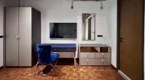 Brown Brick Thonglor Green Greenery Room