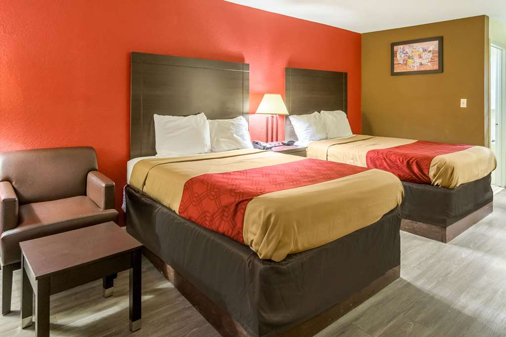 Econo Lodge Andalusia - photo 9