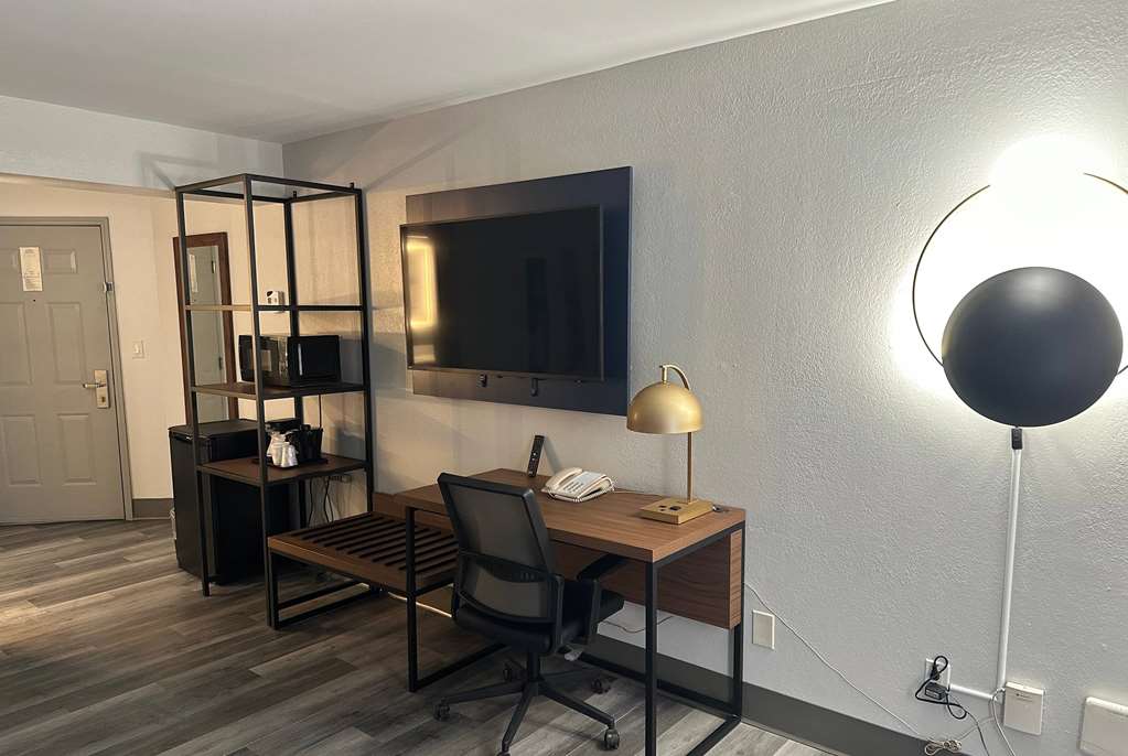 La Quinta Inn & Suites by Wyndham Birmingham Homewood - photo 14