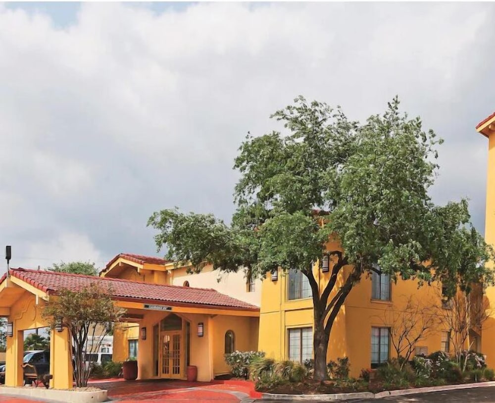 Rodeway Inn College Station TX — hotel near Easterwood Field