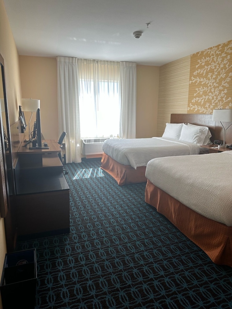 Fairfield Inn & Suites by Marriott Hollister - photo 18