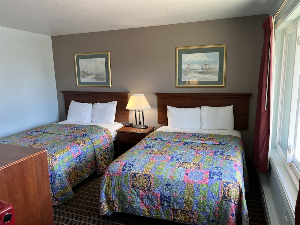 Crows Nest Inn Tawas - photo 4