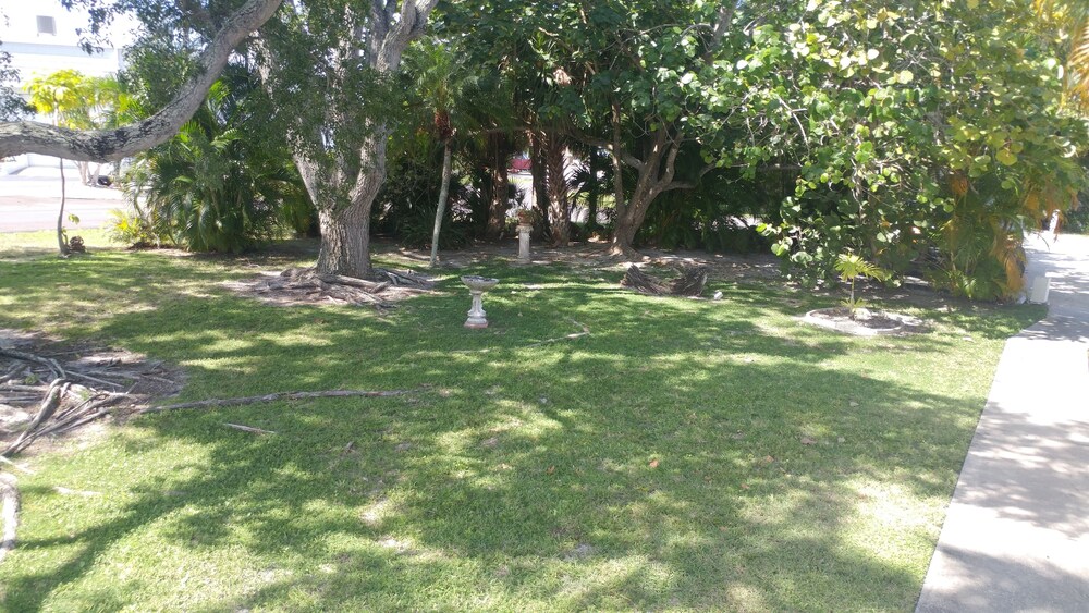 Flamingo Inn Bayside Suites - photo 56