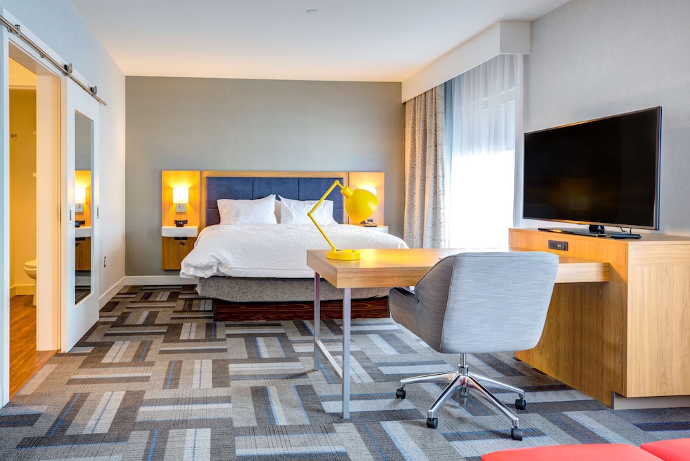 Hampton Inn & Suites Boston Waltham - photo 16